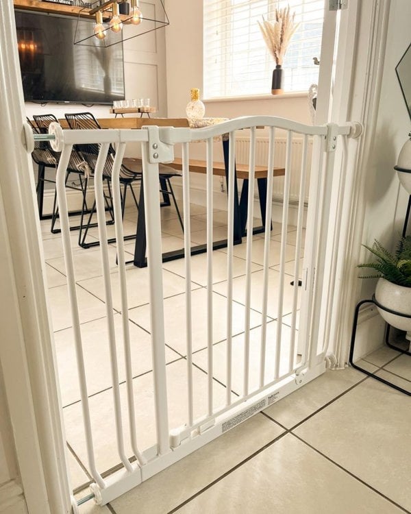 Safetots Curved Top Safety Gate, 71cm - 80cm, Matt White, Pressure Fit Stair Gate