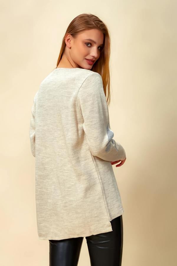 Hoxton Gal Long Sleeves Relaxed Fit Flash Top with V Neck in Cream