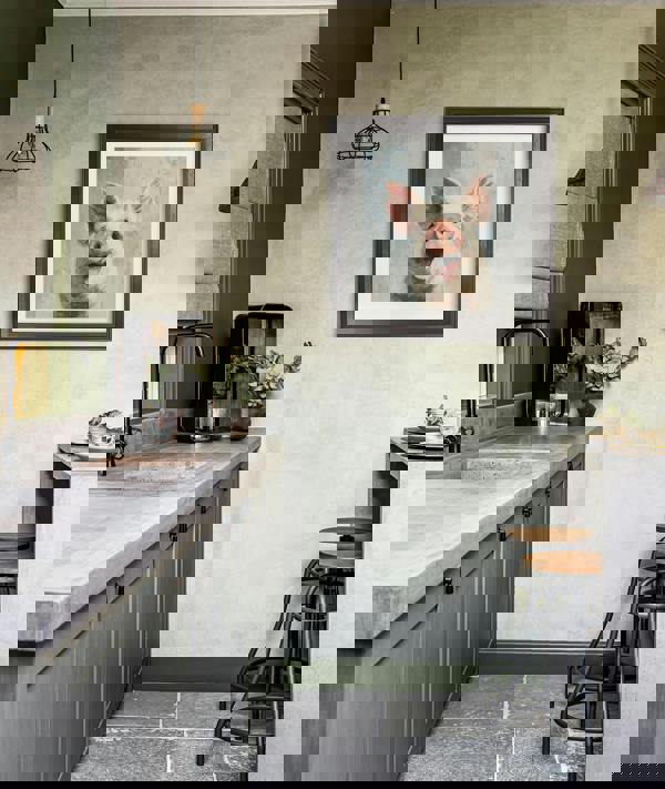 Exceptional Art The Giggly Pig - Black Hurstwood square frame