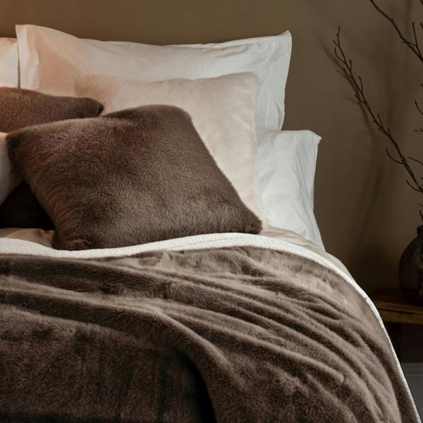 Soak&Sleep Chocolate Faux Fur Throw