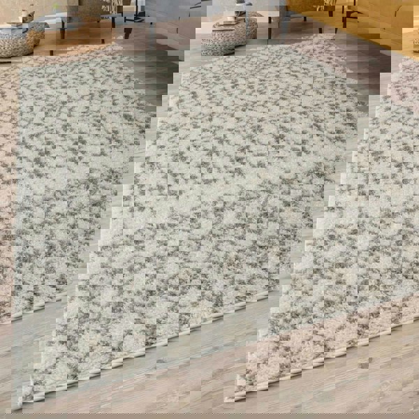 Shaggy Rug Ivory-Grey colours non-shedding, pet-friendly.