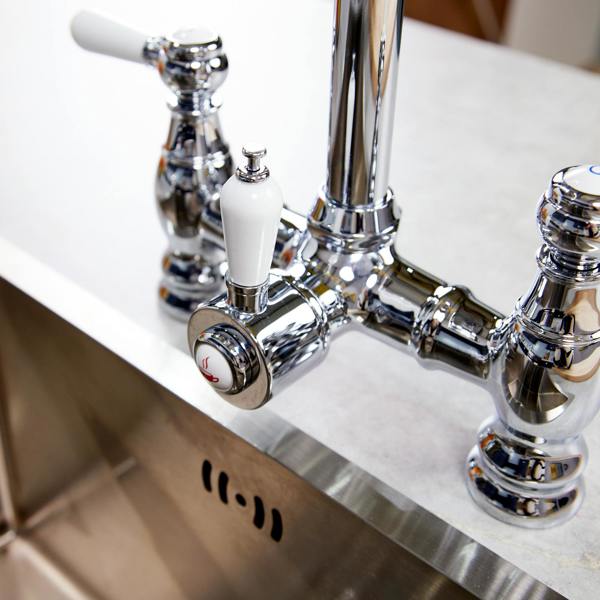 Flode klas | Traditional Bridge Style 3 in 1 Instant Boiling Tap | White Ceramic Levers | Polished Chrome Finish