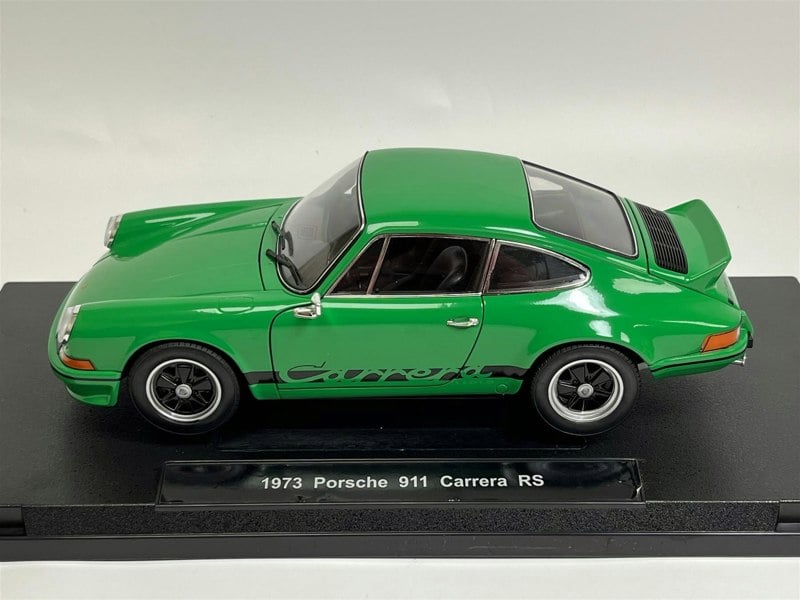 Welly 1973 Porsche 911 Carrera RS Green 1:18 Scale Welly 18044gn