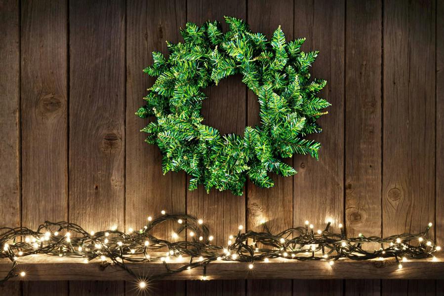 55cm Green Imperial Pine Artificial Christmas Wreath for Door, Fireplace, Stairs and Walls image 8