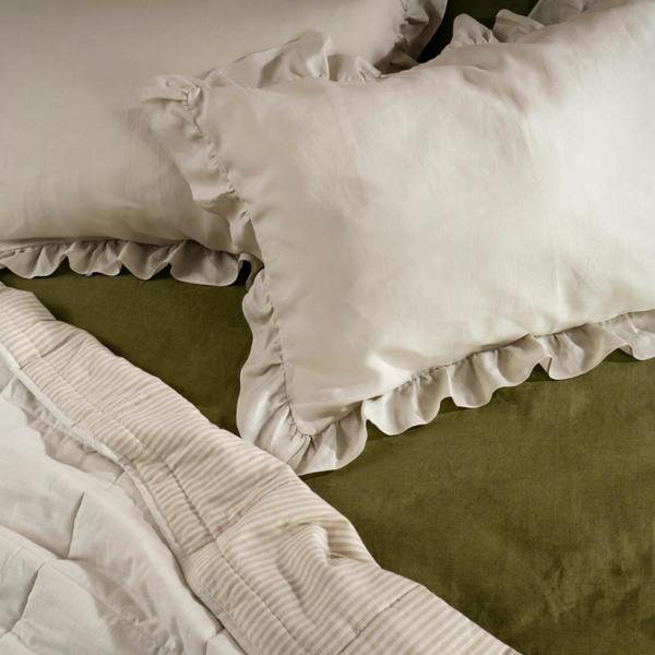 Ruffled French Linen Standard Oxford Pillowcases - temperature regulating, close-up detail 1 | Soak and Sleep