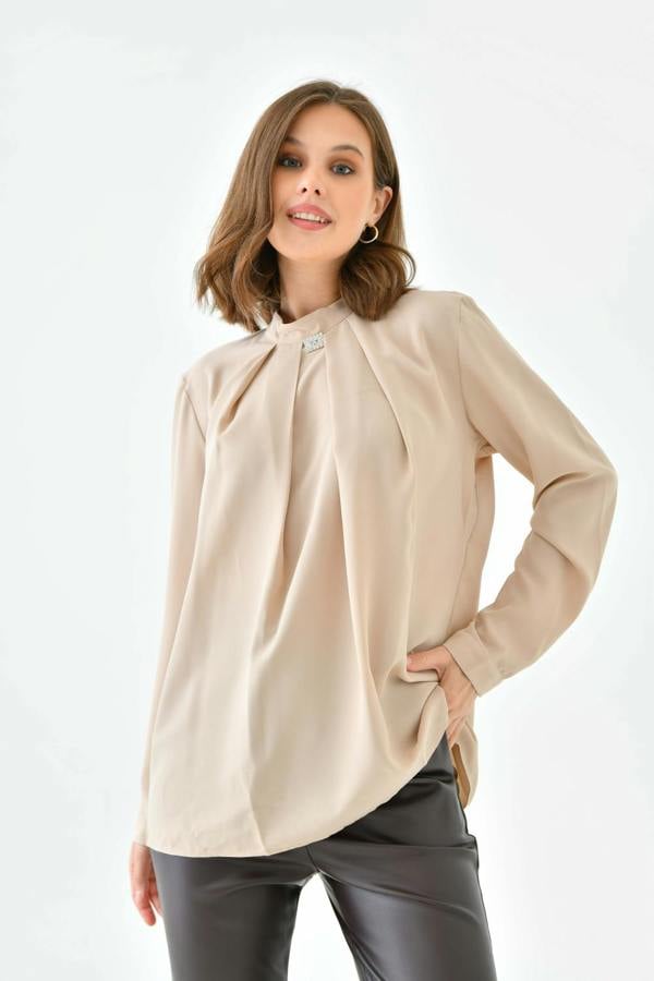 Hoxton Gal Oversized Long Sleeves Brooch Detailed Top in Beige