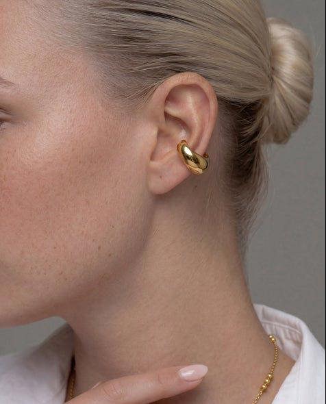 Elk & Bloom Chubby 14k Gold Huggie Hoop Ear Cuff