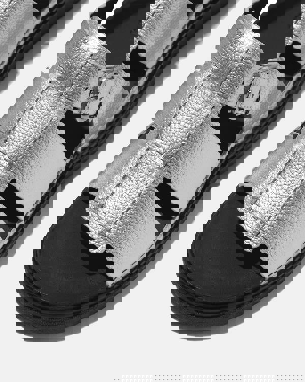 FitFlop Womens GEN-FF Tumbled-Leather Fisherman Sandals - Silver 011