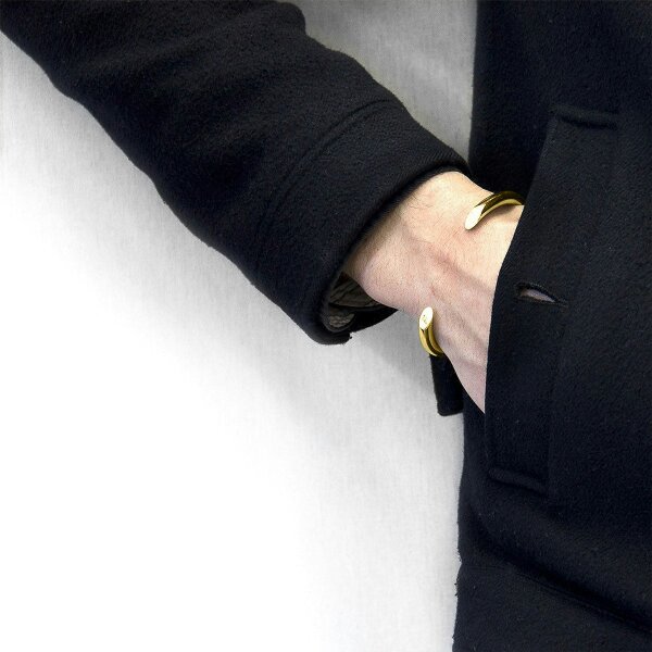 Anchor & Crew Samson Round Maxi Wayfarer 9ct Yellow Gold Bangle