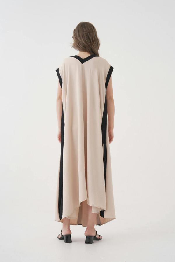 Hoxton Gal Oversize Sleeveless V-Neck Colorblock Maxi Dress in Beige and Black