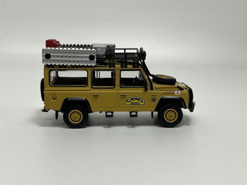 Mini GT Land Rover Defender 110 1989 Camel Trophy Amazon Team Japan 1:64 Mini GT MGT00751R