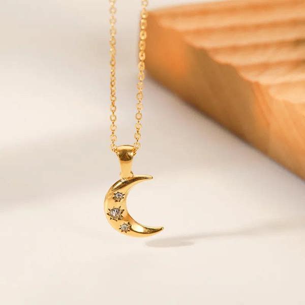 Elk & Bloom 14K Gold Moon & Star Pendant Necklace