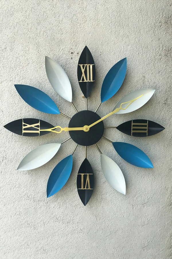 Living and Home 55cm Dia Tri-colour  Roman Numeral Flower Shape Decorative Wall Clock
