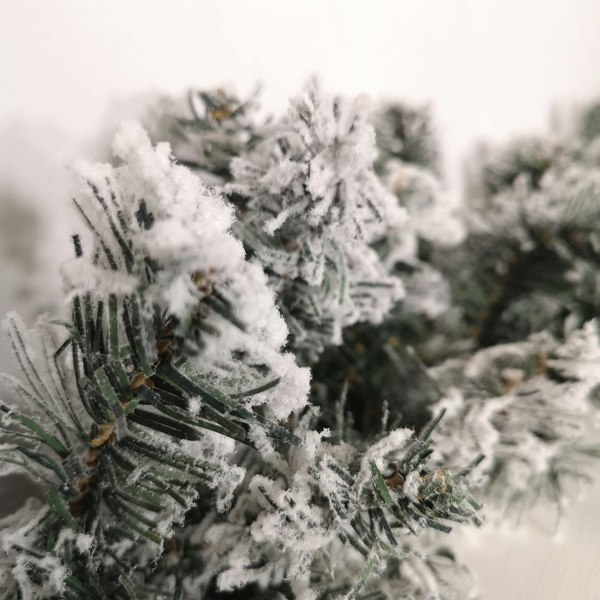 Samuel Alexander 9ft (2.7m) Premier Christmas Snow Flocked Woodcote Fir Garland