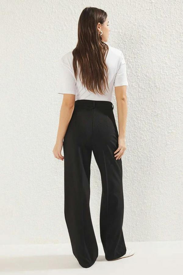 Hoxton Gal Straight-Cut Pleated Woven Trousers
