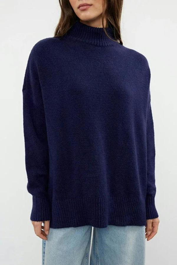 Hoxton Gal Relaxed Fit Soft-Texture Knit Sweater