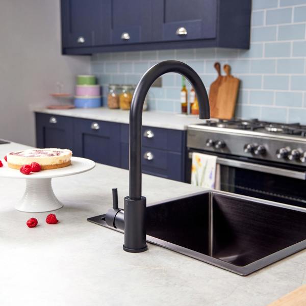 Flode Malaren | Single Lever Kitchen Sink Mixer Tap with Swivel Spout | Swan Neck Design | Matt Black Finish