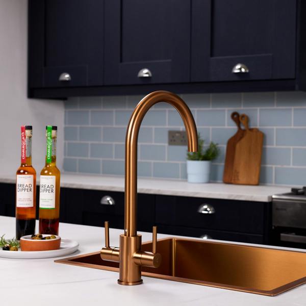 Flode Hammerfest | Dual Lever Kitchen Sink Mixer Tap with Swivel Spout | Brushed Copper Finish