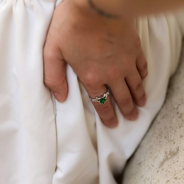 Spero London Sterling Silver Green Claddagh Ring