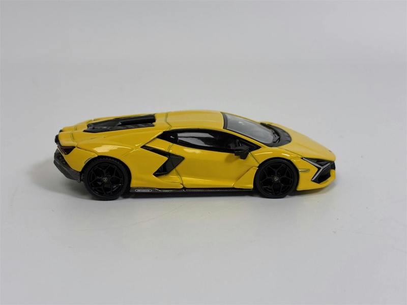 MCSlots Lamborghini Revuelto Giallo LHD 1:64 Scale Mini GT MGT00886L