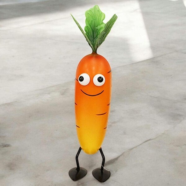 EDH Door Hardware Metal Carrot Veggie Patch Pal – 25.5 x 8.5 x 6.5 CM | Fun & Whimsical Metal Garden Ornament |  Outdoor Carrot Decor