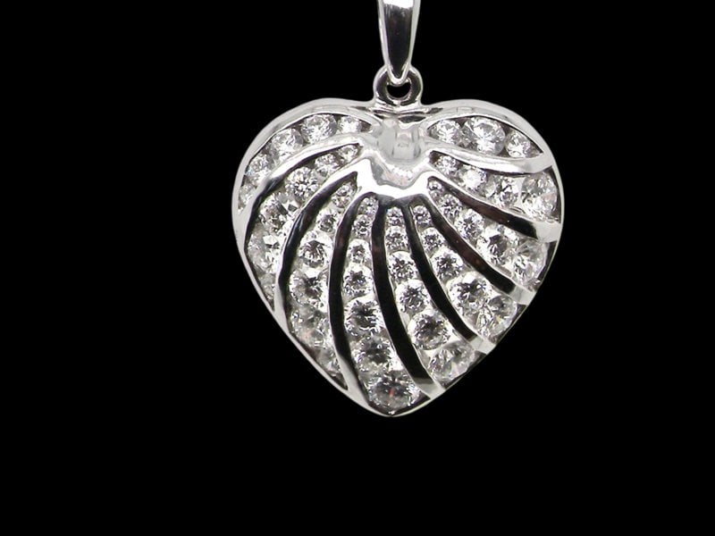 Vintage Tom A gorgeous heart shaped diamond pendant