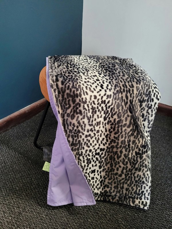 Made in the Mill Water Resistant Cosy Fleece Blanket – Grey Cheetah Print
