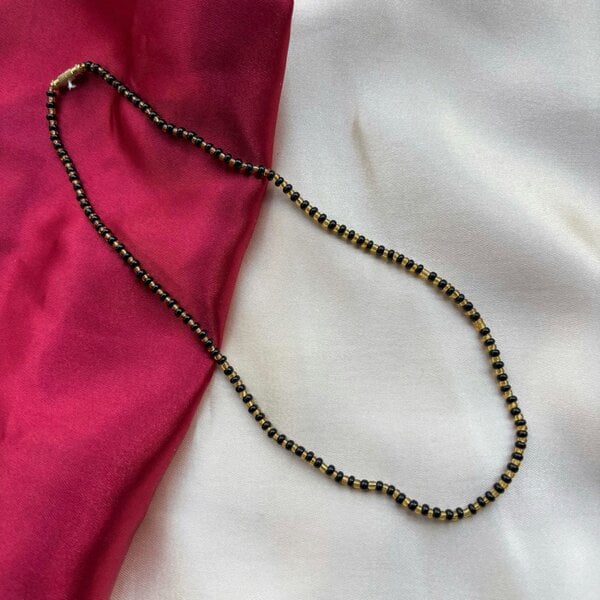 The Colourful Aura Handmade Black Gold Crystal Mangalsutra Necklace Alternating Bead Pattern