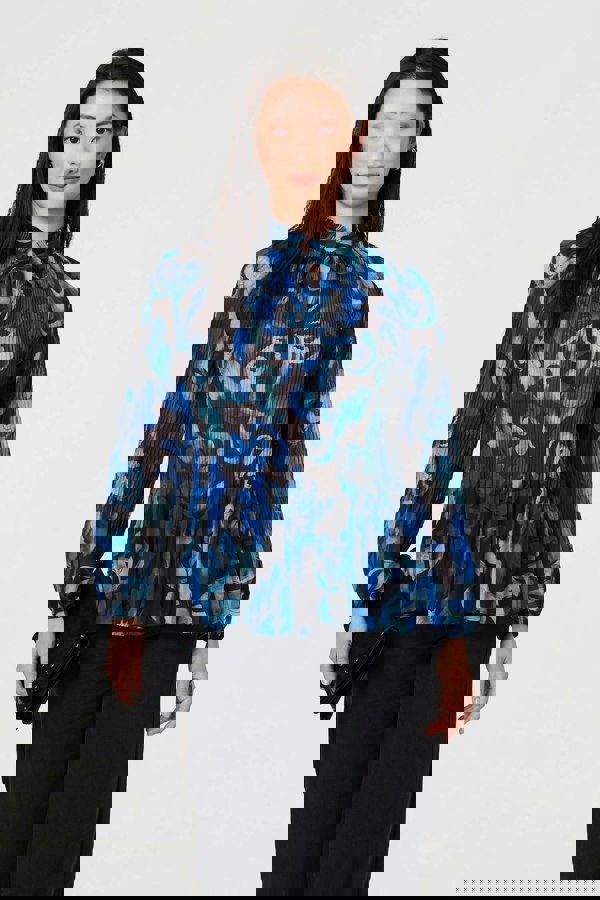 Blue | Printed Pleated Long Sleeve Tunic Blouse : Model is 5'9"/175 cm and wears UK8/EU36/US4/AUS8
