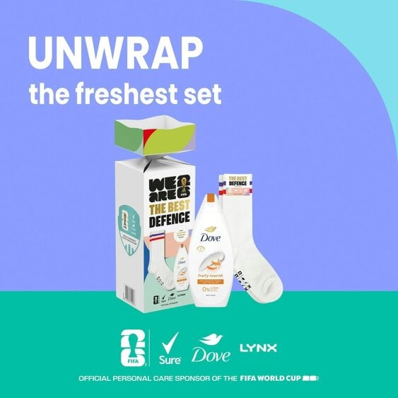 Dove Fruity Nourish Gift Set, Hydrating Body Wash & Socks Football Edition