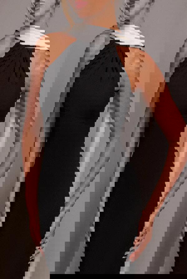 Contrast Crepe Halterneck Maxi Dress With Sash - Black Cream DR5044