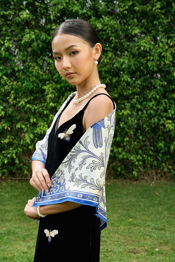 Blue Chinoiserie Birds Twill Silk Scarf – Printed Mulberry Silk, Hand-Rolled Hem