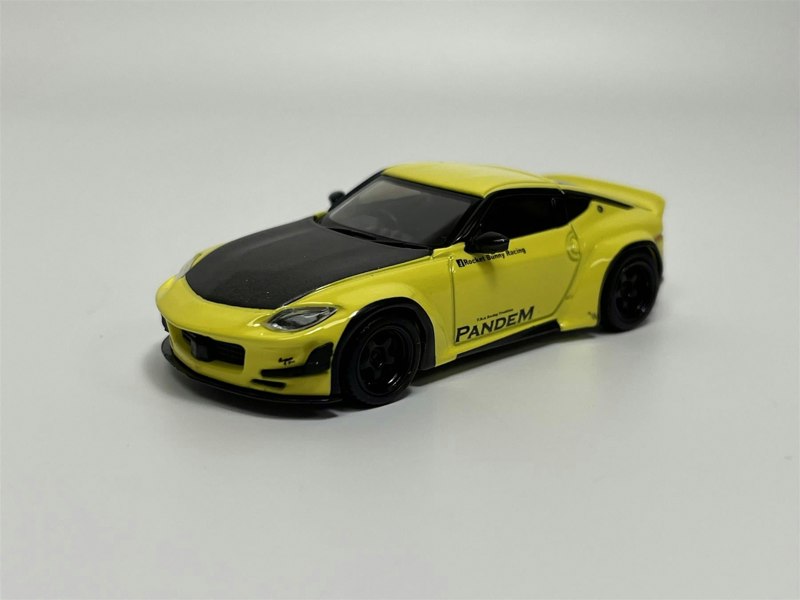 Mini GT Nissan Z Pandem Ikazuchi Yellow RHD 1:64 Mini GT MGT00752R