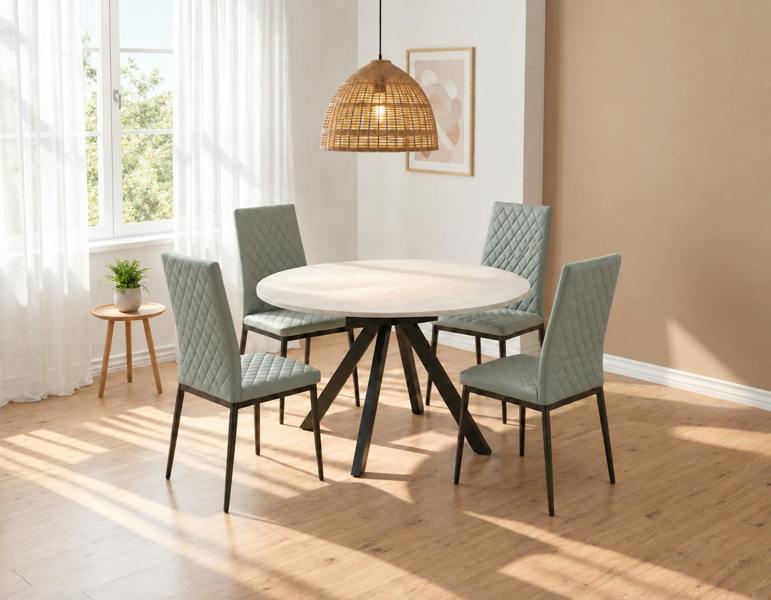 Outdoor Living Harley Extendable Dining Table with 4 Emily Chairs