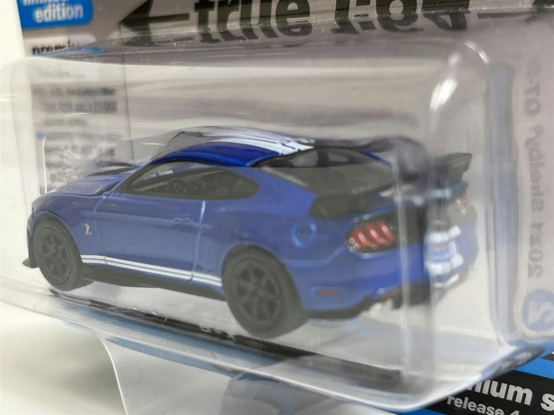 Autoworld 2021 Shelby GT500 Carbon Fibre Track Pack Velocity Blue 1:64 Autoworld AW64382A