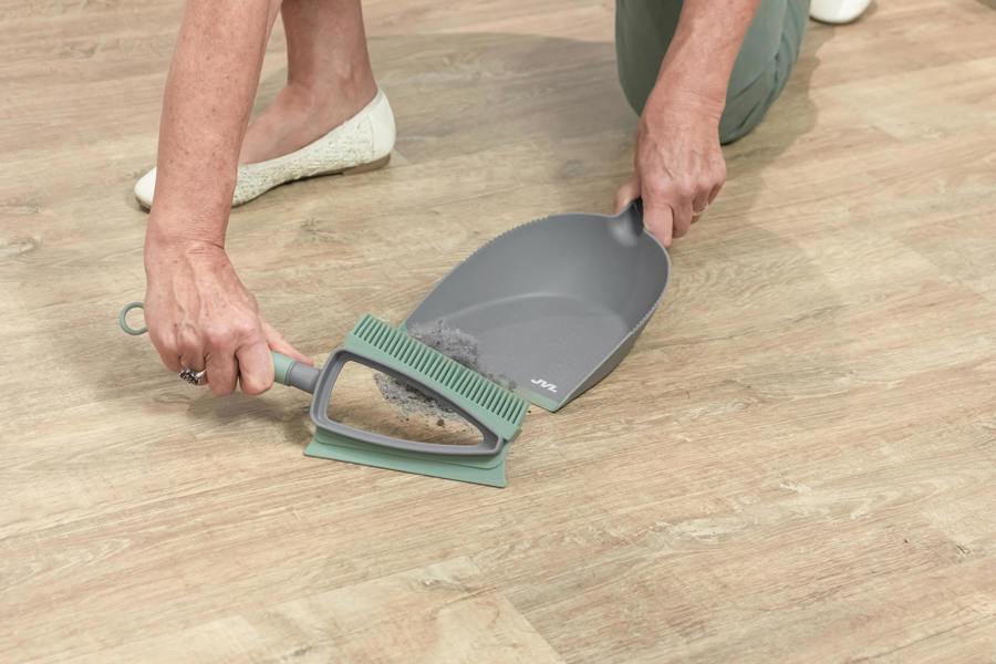 JVL Rubber Dust Pan And Brush - Grey