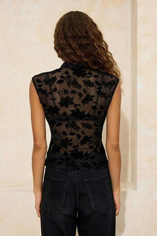 WOVCOR Floral Fitted High Neck Sleeveless Buttoned Lace Knit Blouse