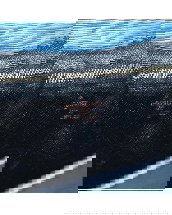 221868650.jpg