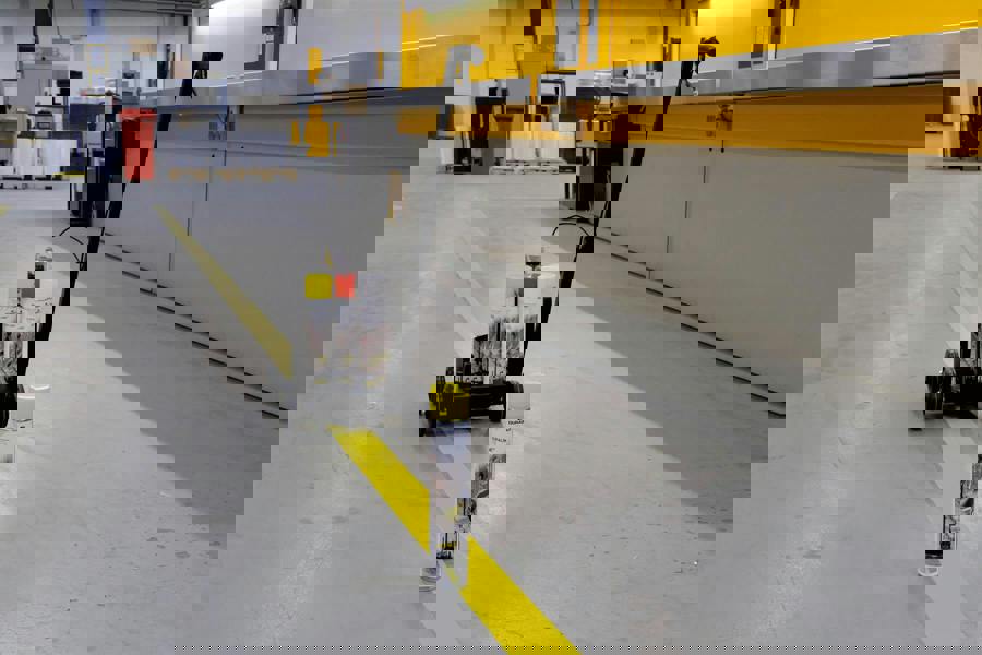 Durable DURALINE Floor Marking Spray 750ml | Permanent Line Paint | Yellow