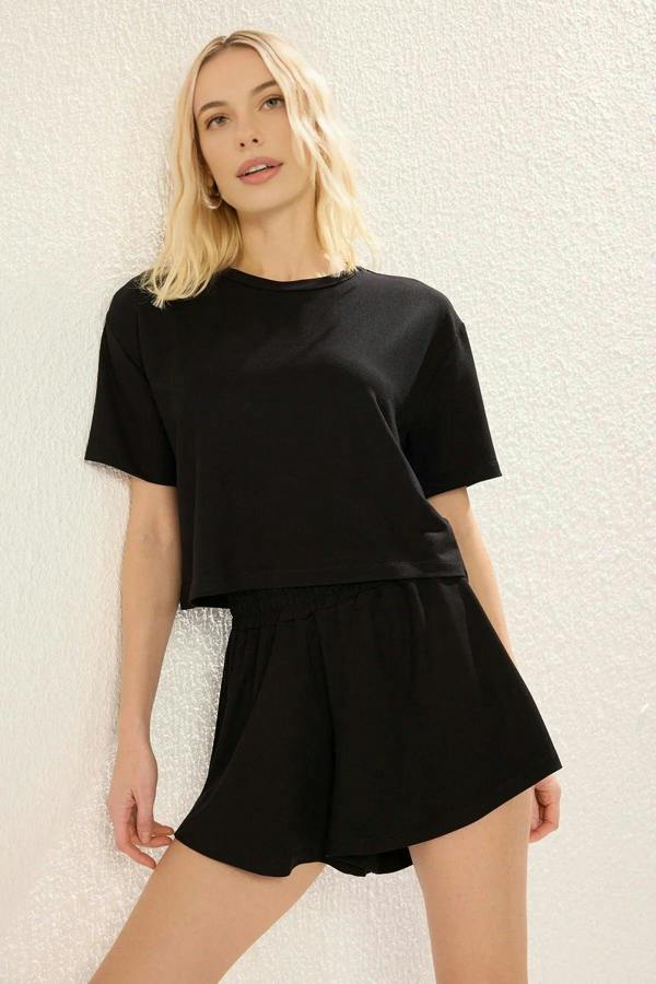 WOVCOR 2-Piece Soft-touch Knitted T-shirt and Shorts Set