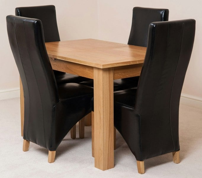 That's Furniture Hampton Small Oak Extending Dining Table with Lola Leather Chairs