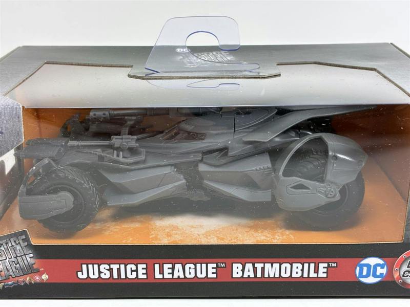MCSlots Batman Justice League Batmobile 1:32 Scale Jada 99230