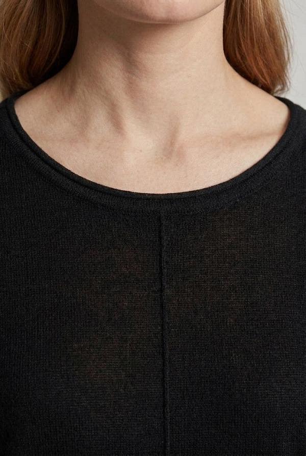 Black | Long Sleeve Relaxed Lightweight Knit Top
