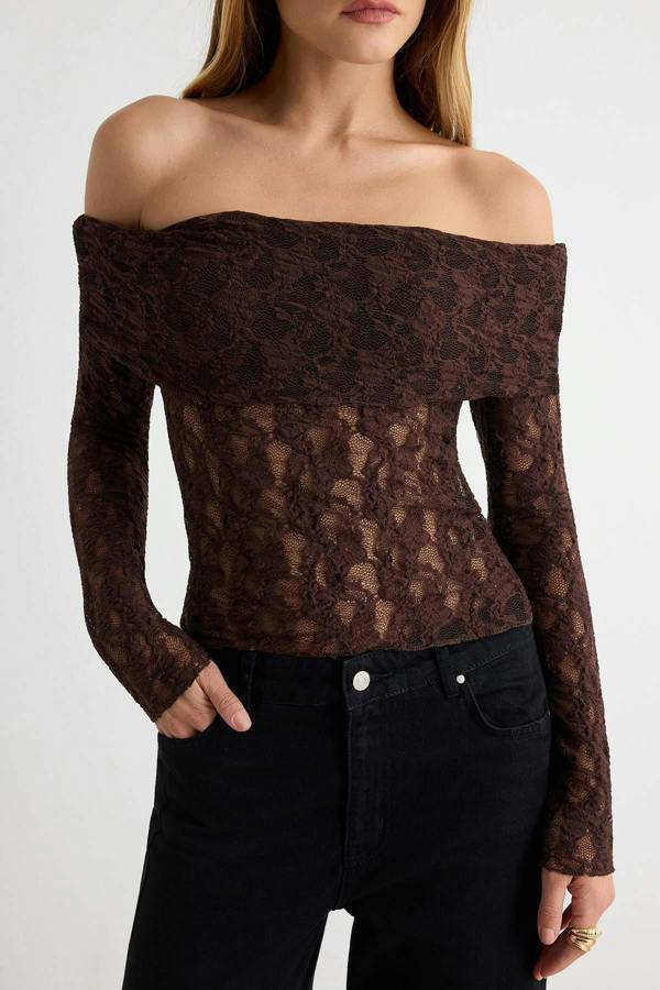 WOVCOR Fitted Carmen Neck Long Sleeve Lace Knit Blouse