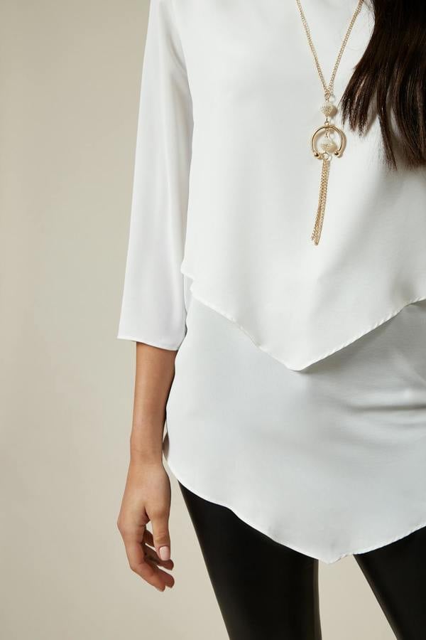 Hoxton Gal 3/4 Sleeve Relaxed Layered Top With Necklace In White