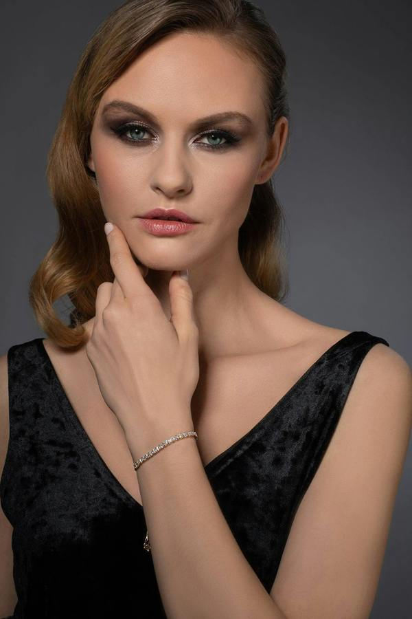 Adjustable Dainty Gold Bracelet for Women with Cubic Zirconia - namana.london