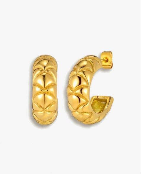 Elk & Bloom Chunky 14k Gold Engraved Huggie Hoops