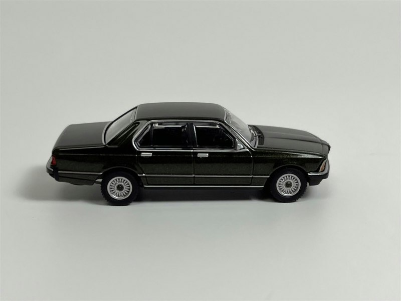 Minichamps BMW 7 Series 1977 Green Metallic 1:87 Scale 870020400