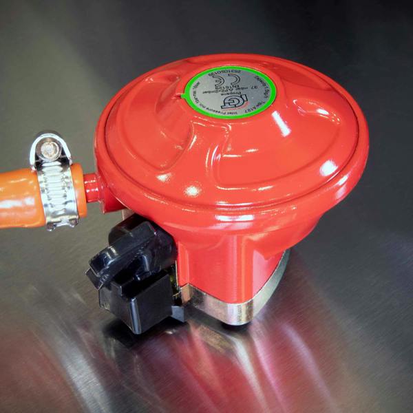 Dellonda DG17 Barbecues Action shot - gas - connector