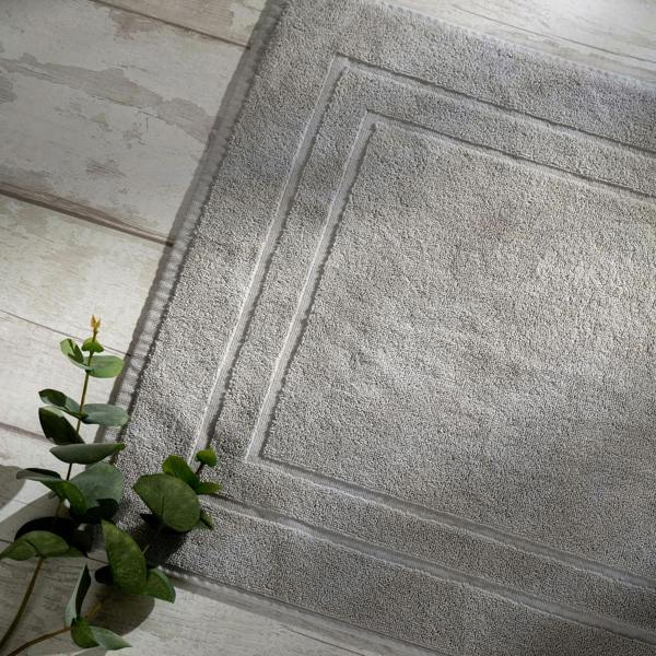 Light Grey Egyptian Cotton Bath Mat styled in a bedroom | Soak and Sleep